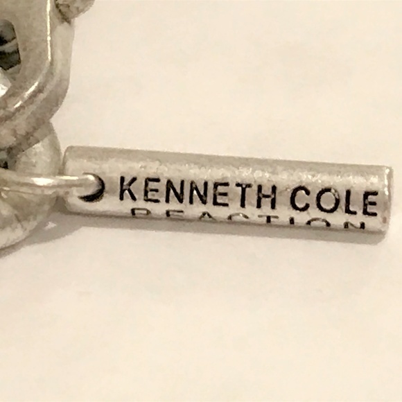 KCR Silver Floral Pendant Necklace - Picture 4 of 6